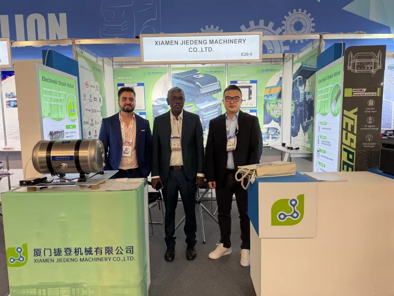 Xiamen Jiedeng Machinery Co., Ltd. exchanged views at the Hannover Exhibition in Germany