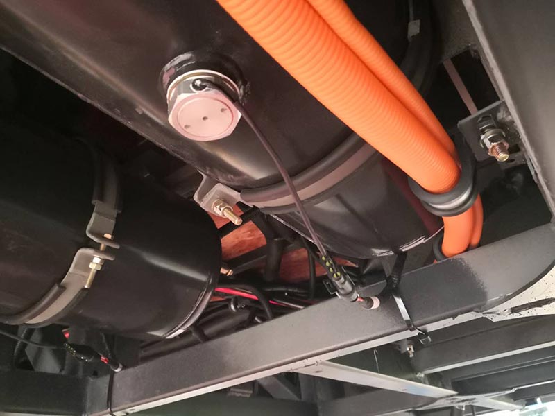 Built-in Air Tank Drain Valve