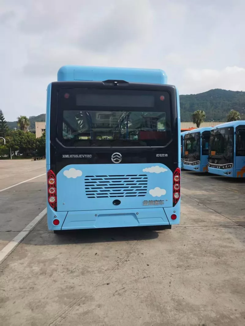 Buses Equipped with Jiedeng Intelligent Drainage System
